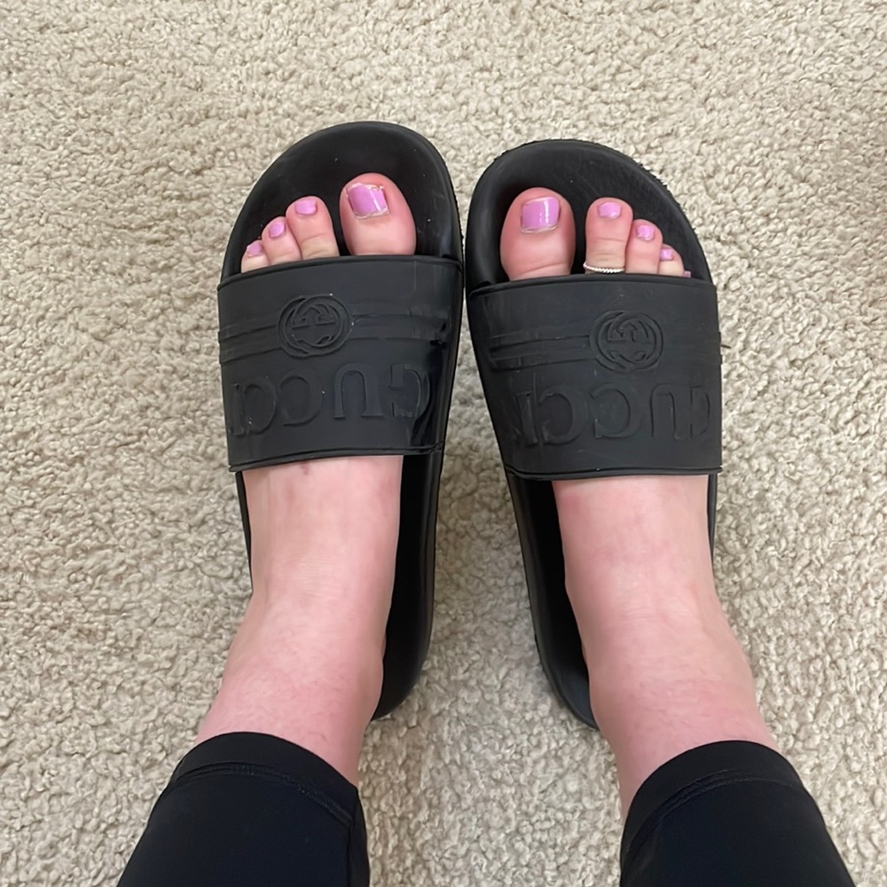Gucci size 9 Womens Slides